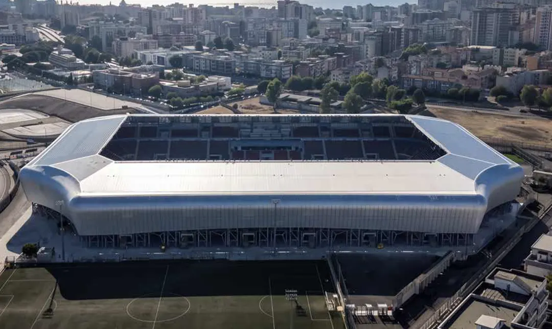 Il nuovo Stadio Erasmo Iacovone di Taranto Il nuovo Stadio Erasmo Iacovone di Taranto